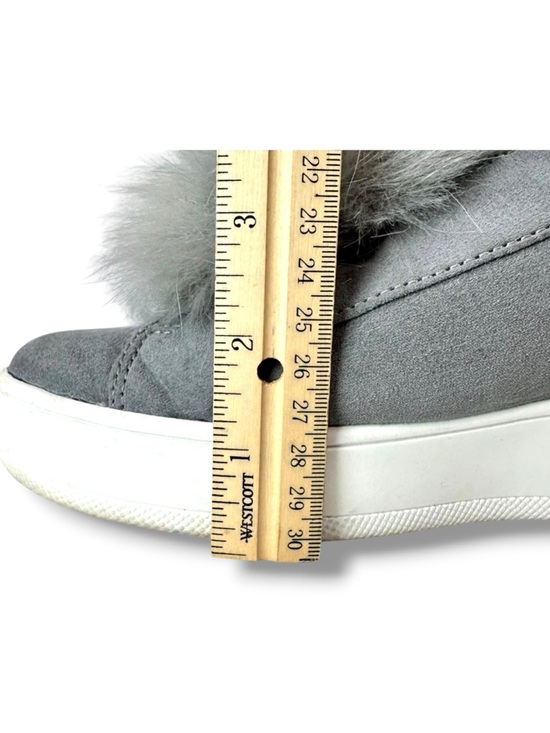 Steve Madden Bryanne Pom Pom Platform Sneakers Faux Fur Gray Size 7.5 - Picture 9 of 12